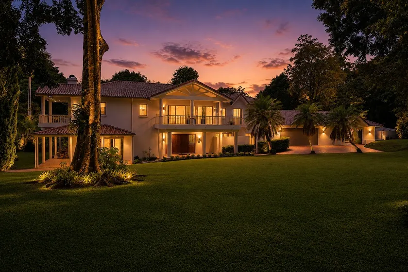 Glen Eden Manor | Hinterland Retreat | Spa, Gym - Image 1