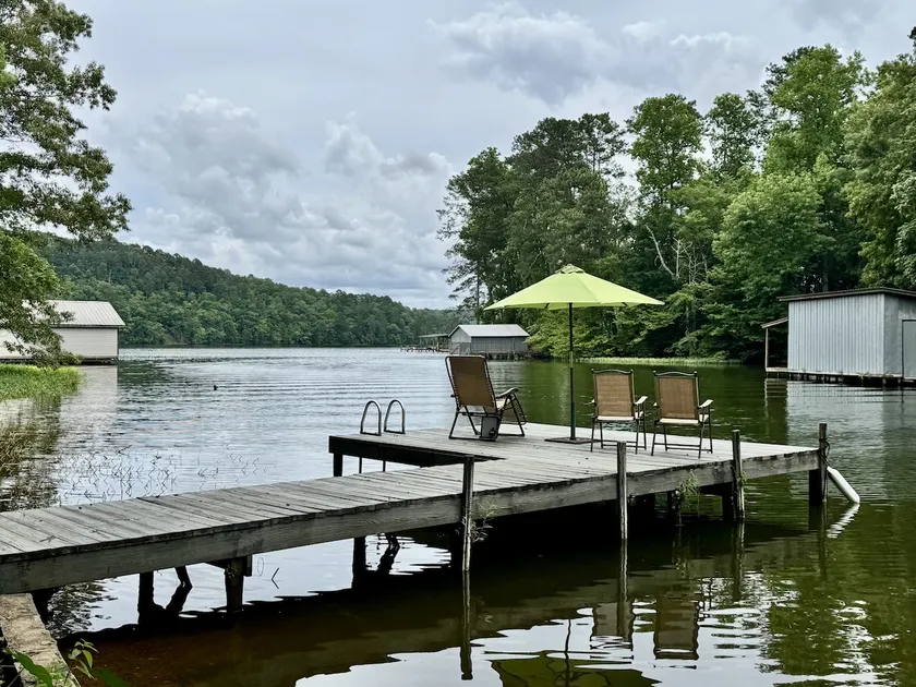 Quiet Waterfront Cabin Getaway | Screened Porch - Image 1
