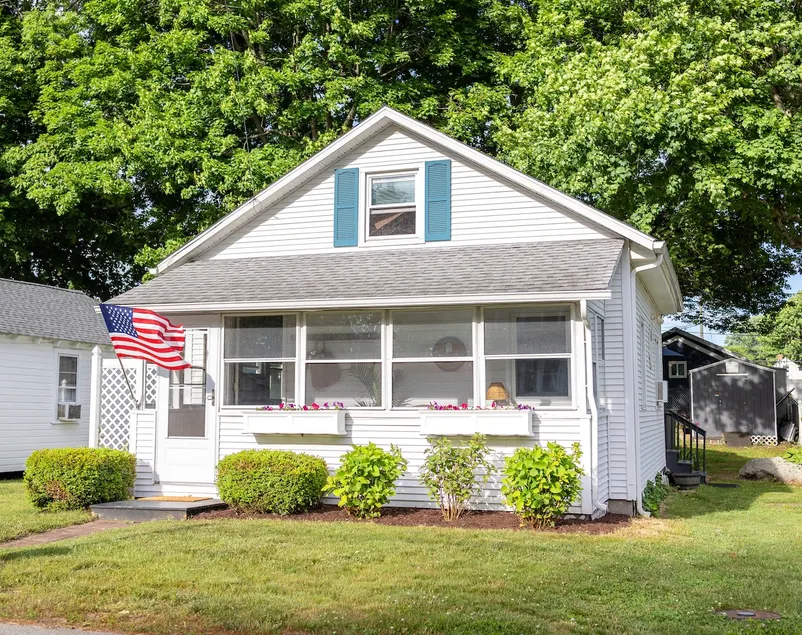 The Solo Shore Cottage | Walk to Beach + Sun Porch - Image 1