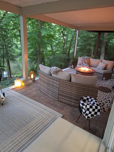 Waterfront Log Cabin: Deep Work & Nature Retreat - Image 1