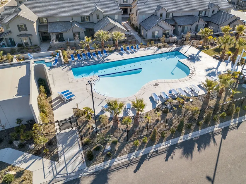 The Florentine 3 Bedroom Apts by RedAwning - Image 1