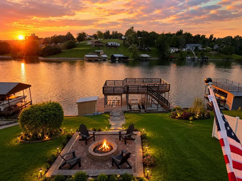 Luxury Lake Retreat with Dock & Firepit 6 miles to Ark - Image 1