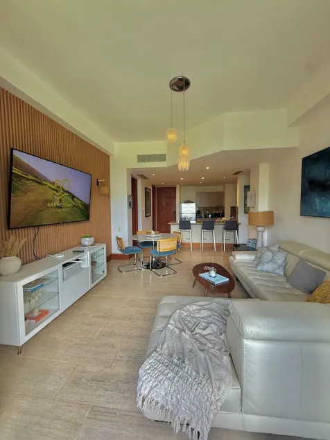 Lux Condo, Great Wi-fi, Excellent Service & Cook - Image 1