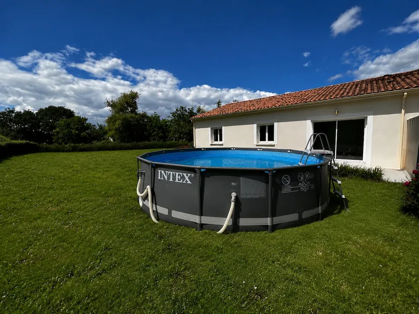Cozy house with terrace and parking - Image 1
