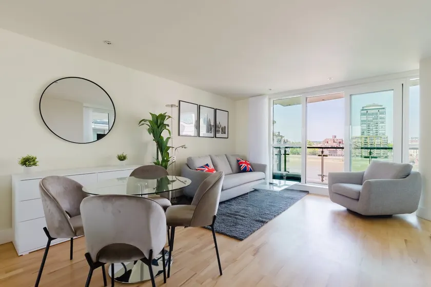 Ruhige 2-Zi. Flussuferwohnung mit Balkon, Vauxhall - Image 1