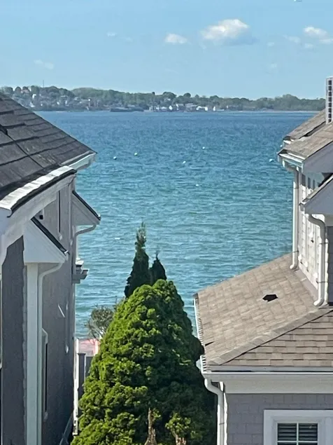 Luxury Beachside Apart • Ocean View • Free Parking - Image 1