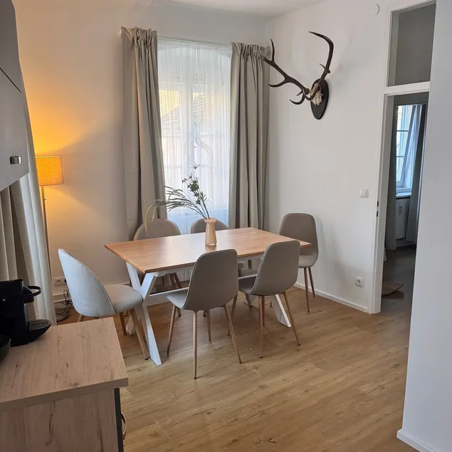 Large central Old Town apartment - Image 1