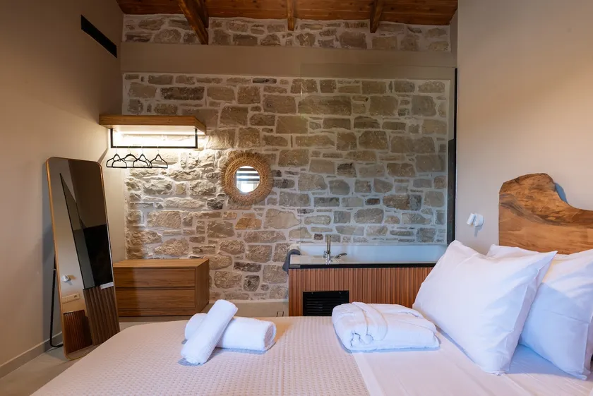 Dianeira Luxury Suites with Shared Pool near Matala - Image 1
