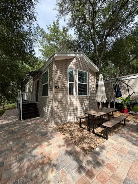 Cozy Cottage located in Sun Retreats RV Resort - Image 1
