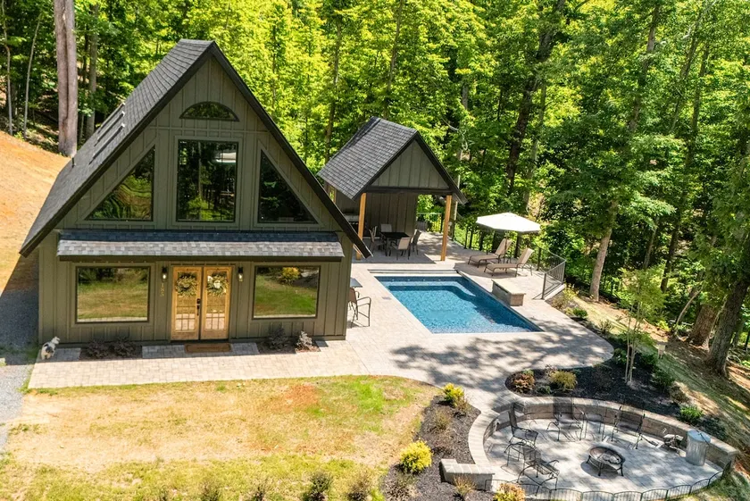 Secluded Mountain Cottage in Virginia Wine Country - Image 1