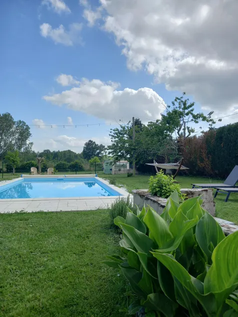 Sunny 4-star gite with pool in south-west France - Image 1