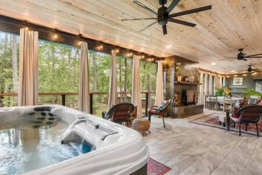 15 min to Mobile: House, Hot Tub, Firepit & Beach - Image 1