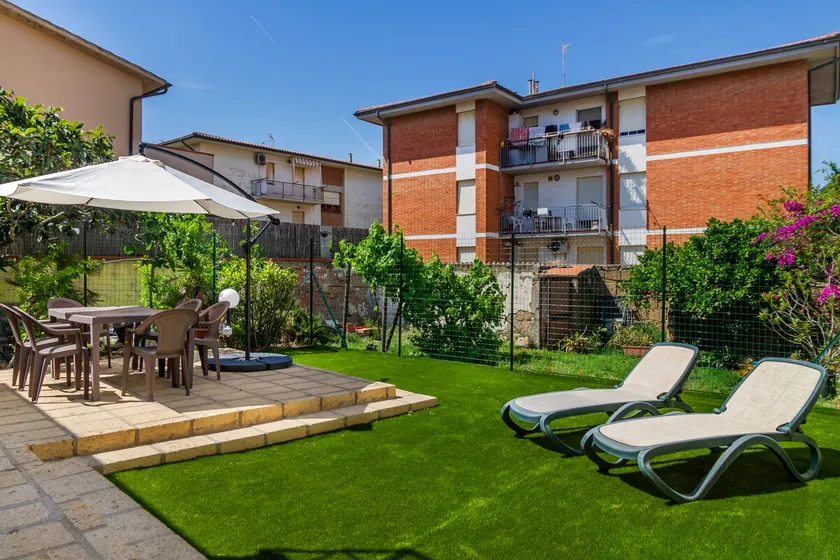 200 meters from the sea [house with garden and A/C] - Image 1