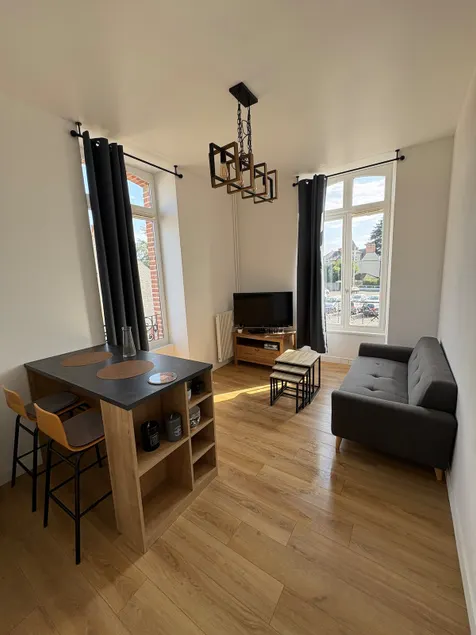 Ty Bain – 1-Bedroom Apartment in the Heart of Downtown - Image 1