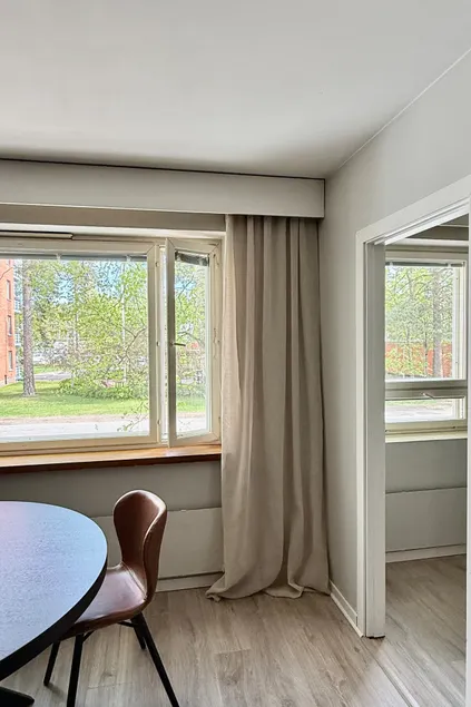 Stylish and bright two-room apartment in a prime location - Image 1