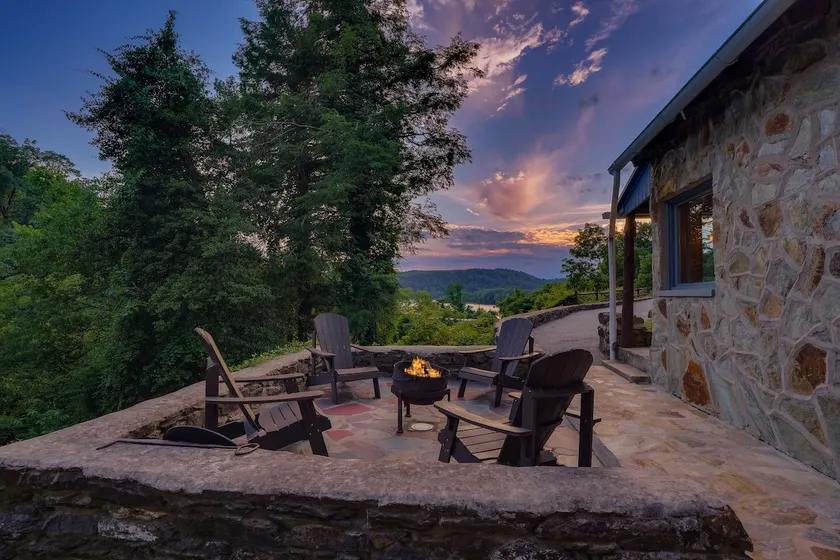 Private River View Retreat~ Over looking the River - Image 1