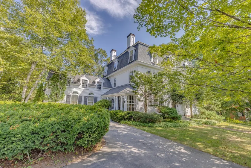 1800s Manor for Celebrations, Reunions & Retreats - Image 1