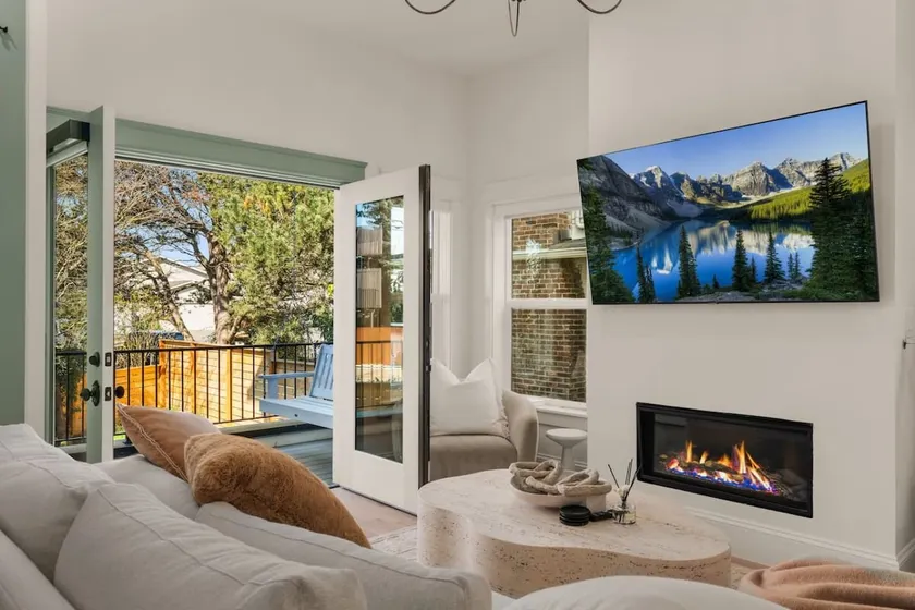 Luxury Alki Beach Villa | Sleeps 8 | 360° Rooftop - Image 1