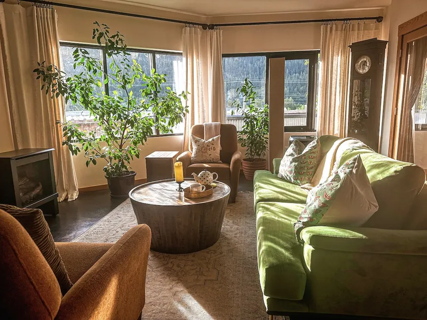 CHARMING & INVITING Railtown Suite - ANDAR EM TODOS OS LUGARES! - Image 1