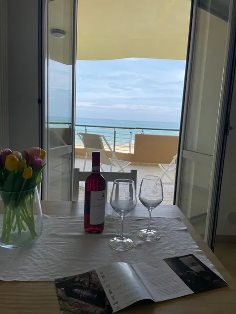 Beachfront Apartment with terrace and sea view - Image 1