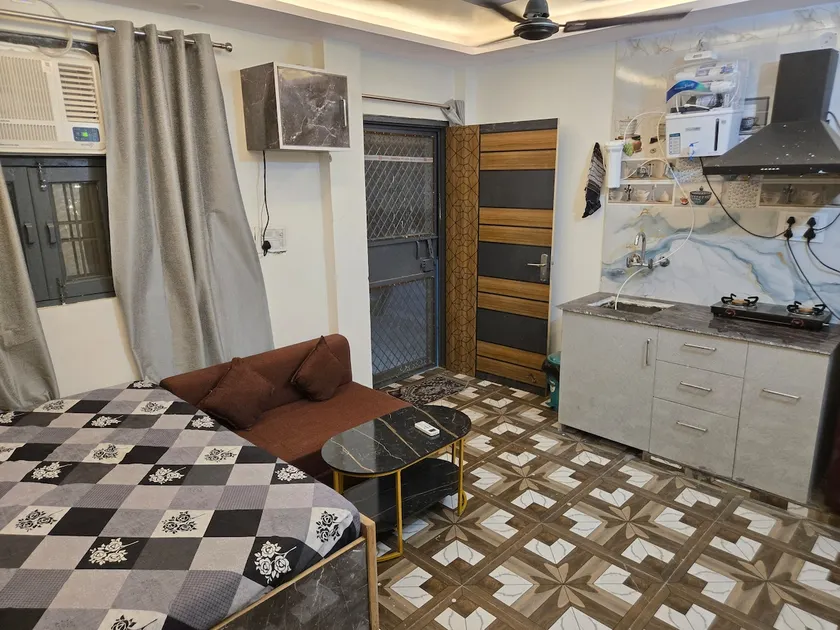 Comfortable studio stay on roof top - Image 1