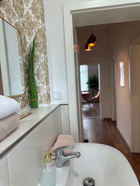 Stylish old building apartment / 4 beds / parking - Image 1