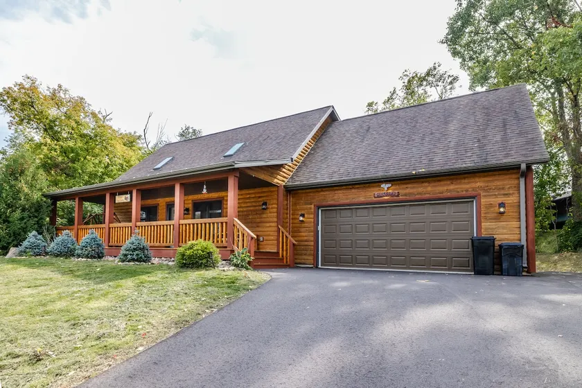 Elina's Cabin - Image 1