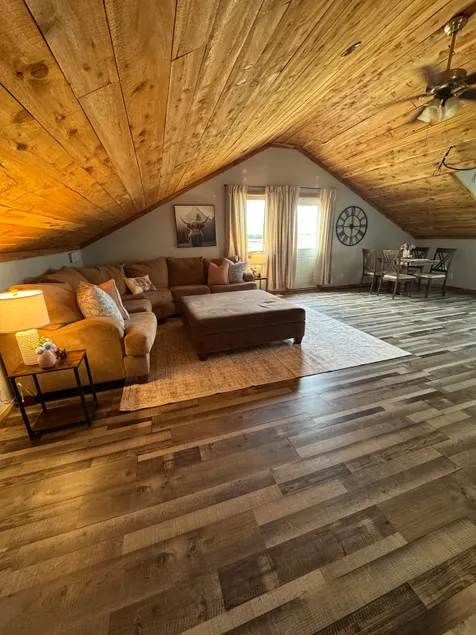 Charming 1BR Apartment with Scenic River View - Image 1