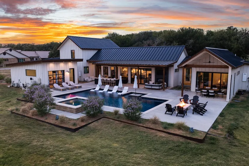 Stone Haven | sleeps 21 | 3 acres | POOL | HOT TUB - Image 1