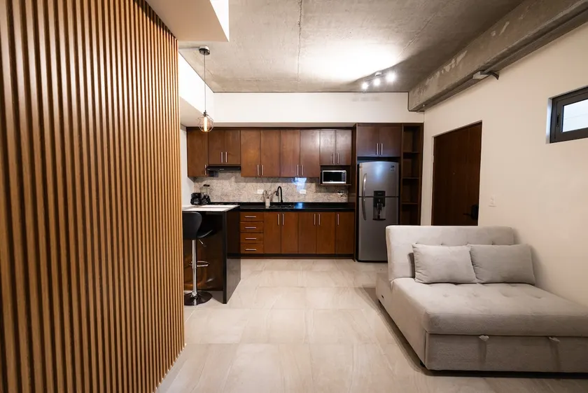Modern Apt in Great Location with A/C and Parking - Image 1