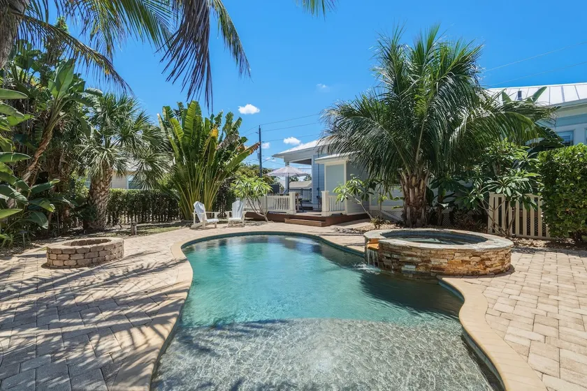 Gold Inn Gorda- Pool Home in Heart of Downtown PG - Image 1