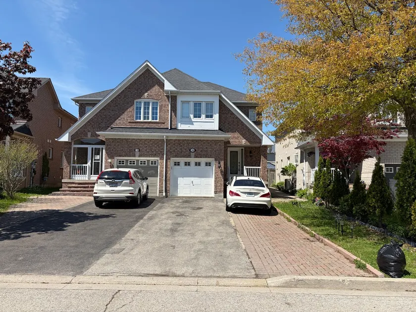 4 Bedroom Home close to Wonderland, Vaughan Mills - Image 1