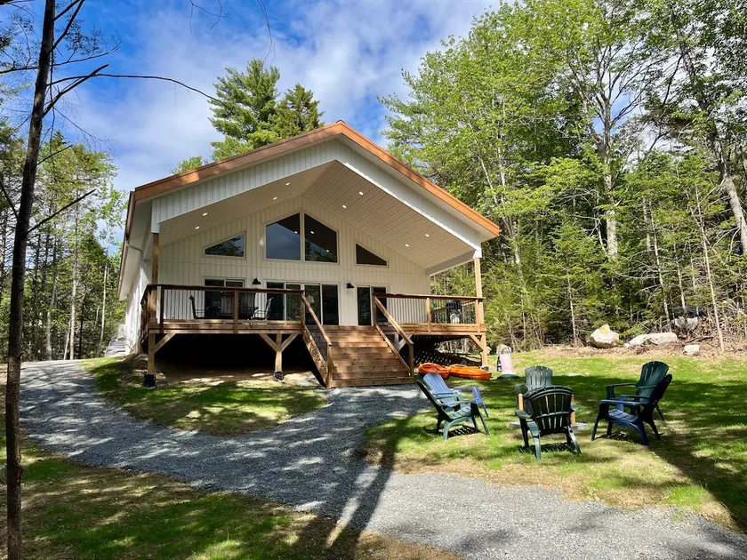 Beaverdam Lakeside Retreat - Pet & Family Friendly - Image 1