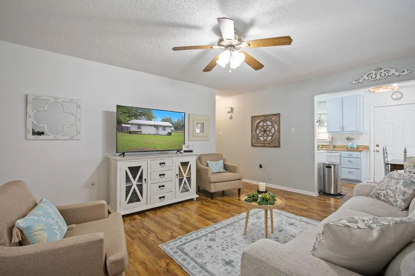 Seaglass Cottage - Image 1