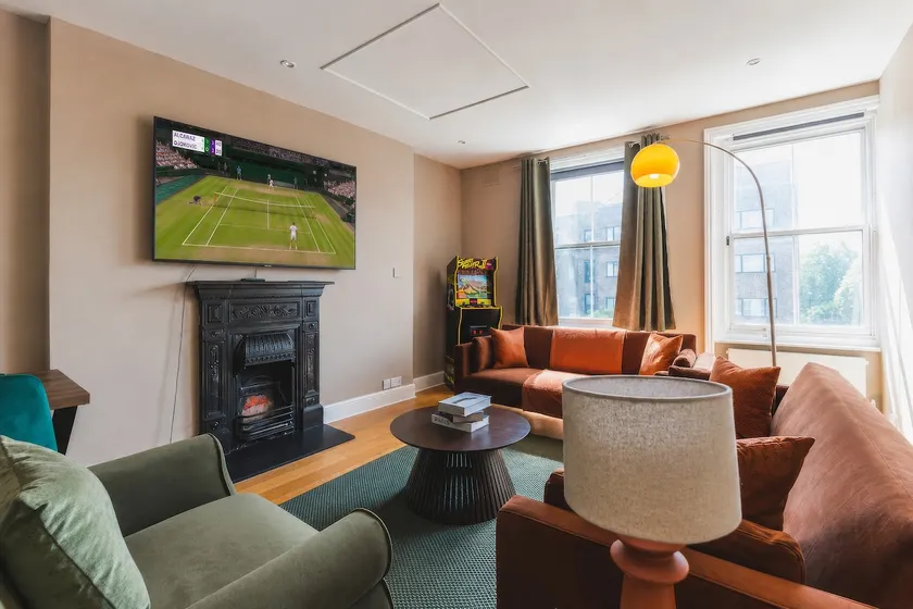 Kensington Apt | Hot Tub/Terrace/Arcade | Hosts 6 - Image 1