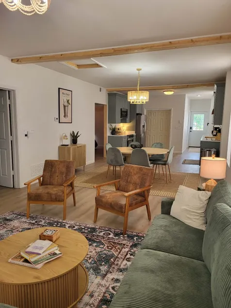 The Mint Julep! Upstairs 3BD/2BA - Next to Brewery - Image 1