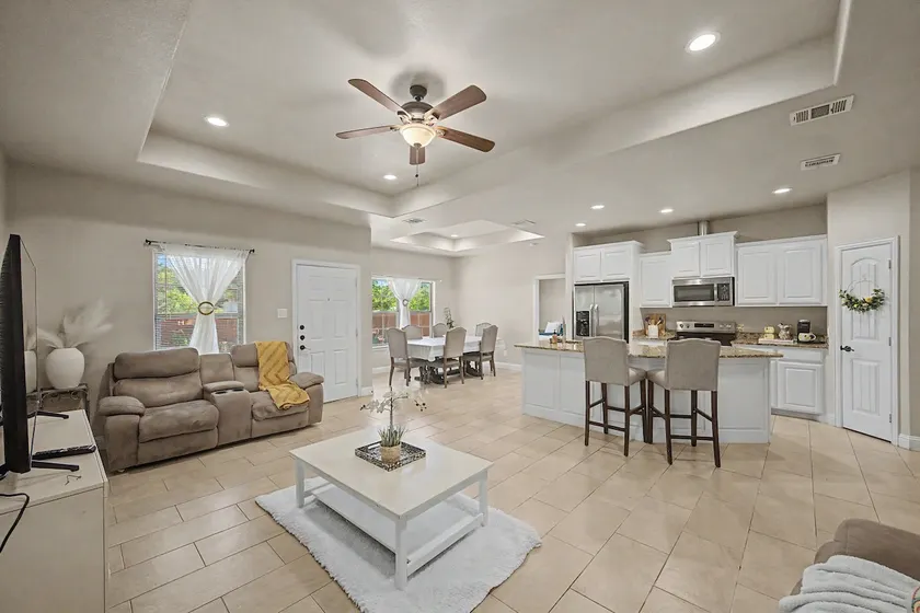 Custom 3BR near Dickies, TCU & Stockyards - Image 1