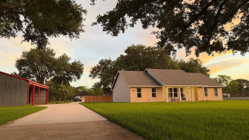 Tranquil 3 bedroom home just south of Houston - Image 1