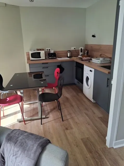 Apartment with balcony near the mountains - Image 1