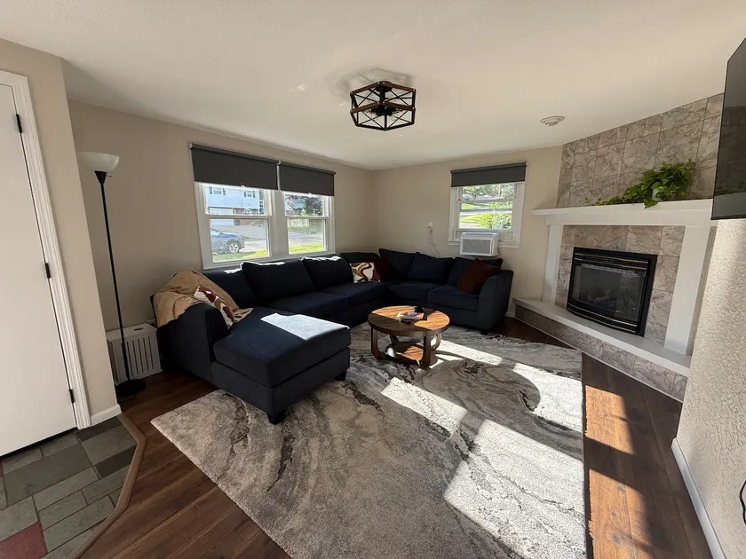 Highland Ridge / Modern Renovated Duplex - Image 1