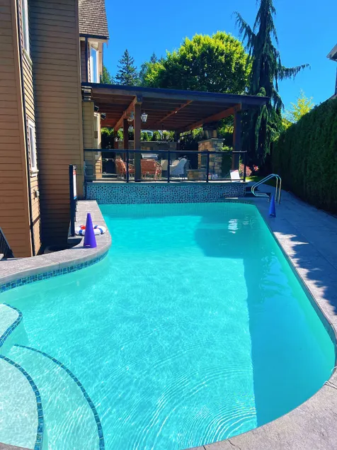 Cozy 3BR Suite near White Rock Beach • Pool & BBQ - Image 1