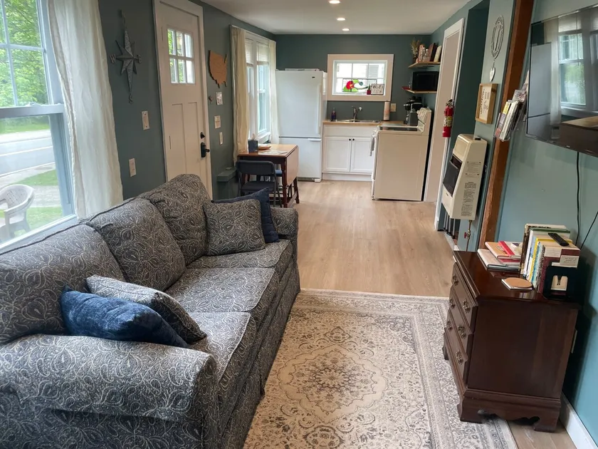 Cozy Apartment Near Lakes, Trails & Skiing - Image 1