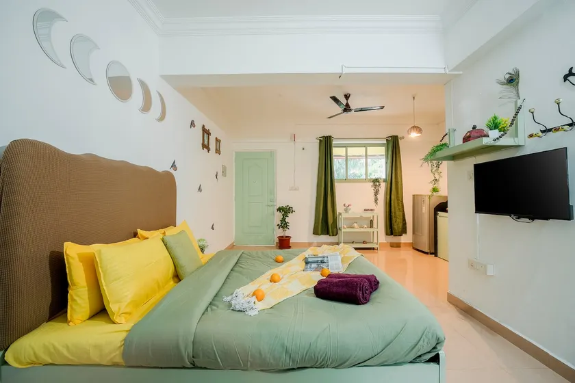 Olive Grove Studio|Near Vagator Beach•Pool •Sunlit - Image 1