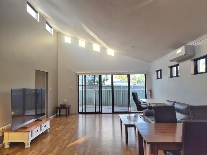 Executive Beachside Living - Image 1