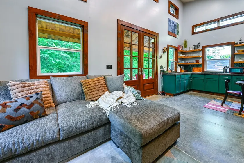 Appalachian Cabin Haven! Gateway to Lake Linville! - Image 1