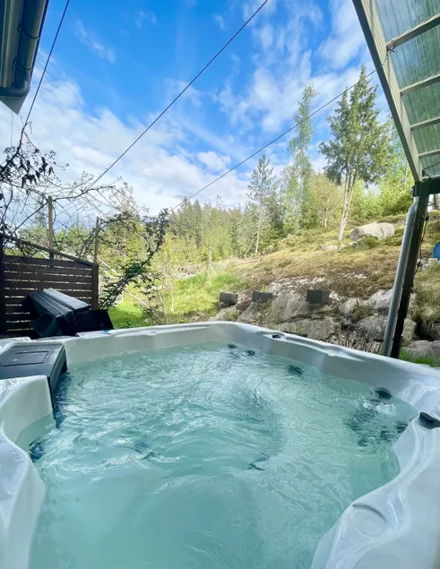 Waterfront Villa Near City, Hot Tub, Dock & Saunas - Image 1