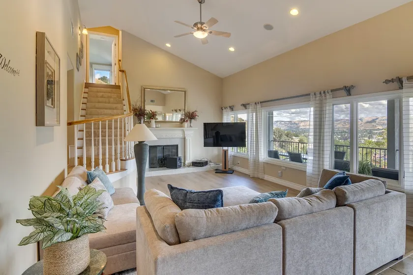 Amazing Mtn & City Views! Simi Valley Hideaway - Image 1