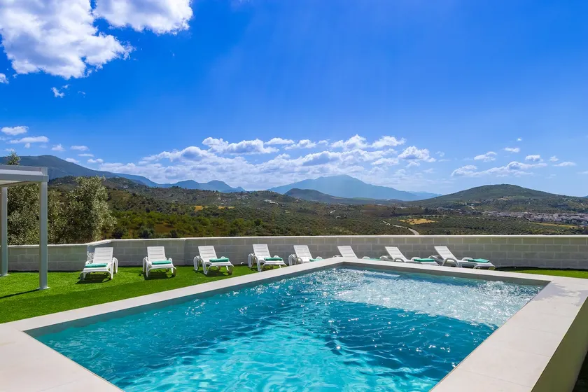 Country retreat | Pool | BBQ | Views | 12 people - Image 1