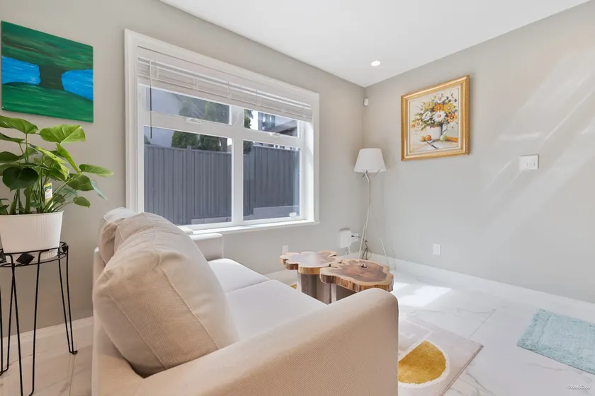Modern 2BR 2BA Vancouver Suite - Image 1