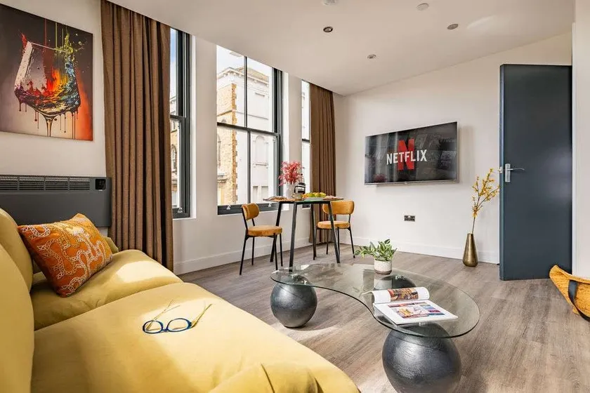Albemarle Chambers Central Retreat Lift Sleeps 4 - Image 1